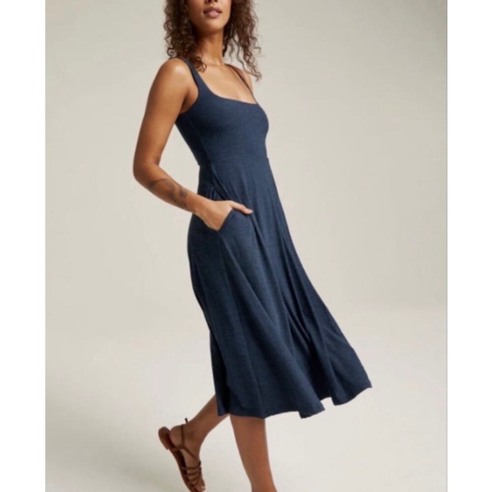 Beyond Yoga Featherweight At The Ready Square Neck Dress size Medium Blue